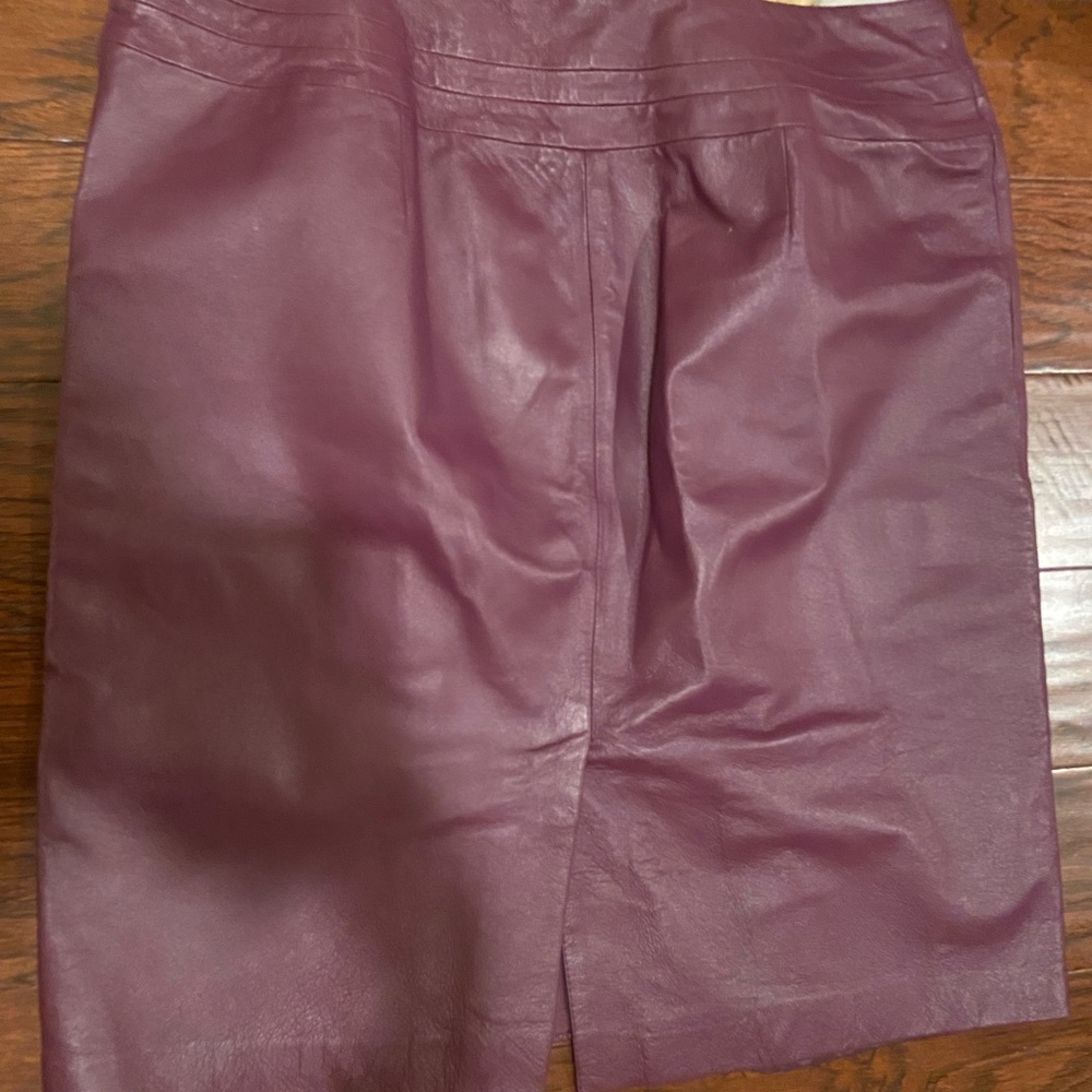 Gorgeous purple genuine leather skirt - Picture 3 of 10